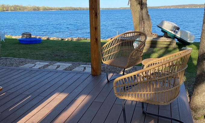 South Haven House | Lakefront home on Beautiful Lake Francis, only 1 hour from the Twin Cities