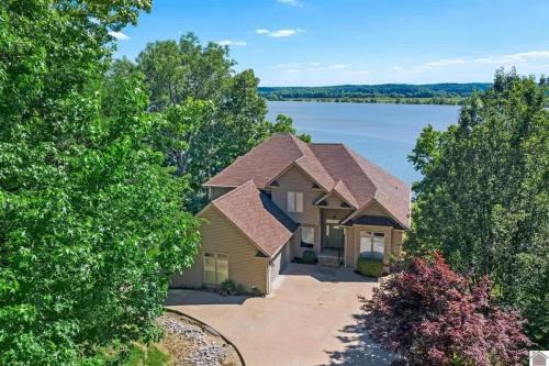 Cadiz House | Lakefront - Home Theater, Pool Table