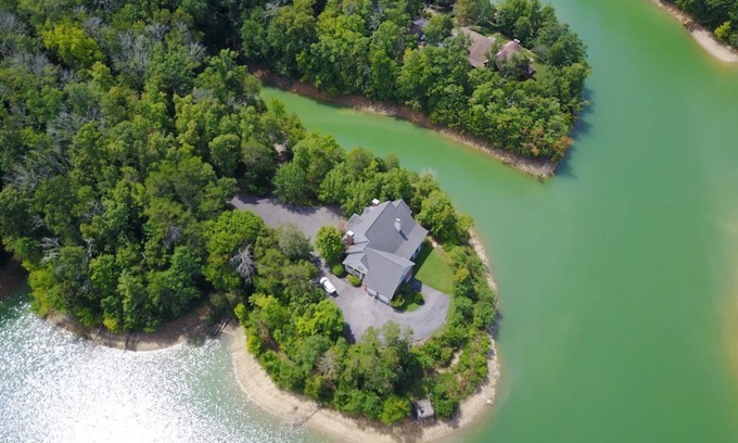Sevierville House | LAKEFRONT HOUSE SLEEPS 30 - BOAT DOCK, THEATER ROOM, HOT TUB, GAMES ROOM & MORE