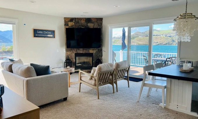 Chelan House | Lakefront Living-Beach Buoy View