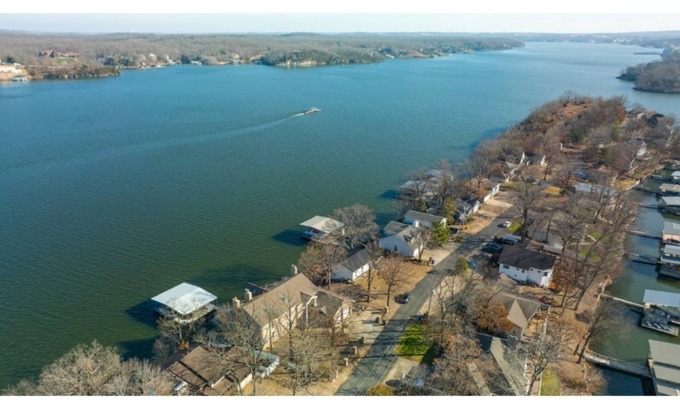 Osage Beach House | Lakefront Mansion w/SwimSpa&Dock sleeps 20