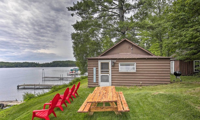 Minocqua Cabin | Lakefront Minocqua Cabin w/Dock & Fire Pit!