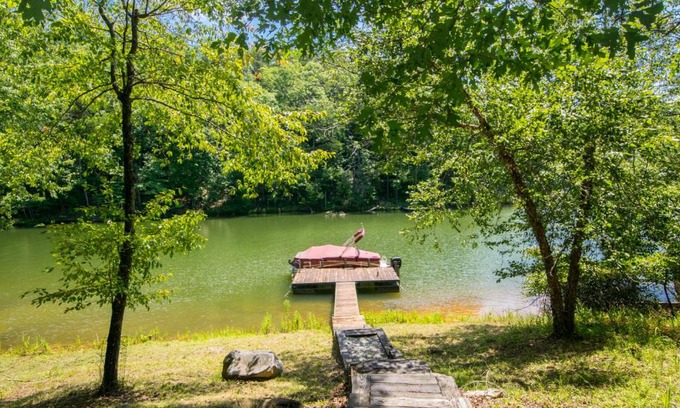 Mill Spring House | Lakefront Oasis