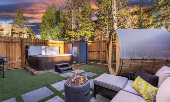 Frisco House | Lakefront - Private Hot Tub & Sauna + Steam Room - Dogs - Fire Pit - Fireplace