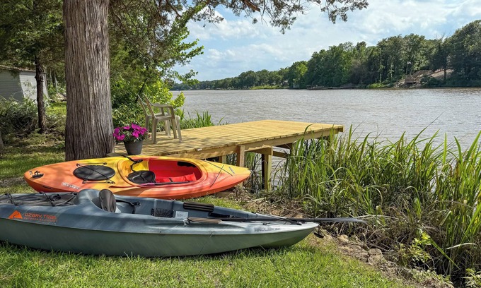 Fort Towson Apartment | Lakefront Retreat w/Patio in Fort Towson!