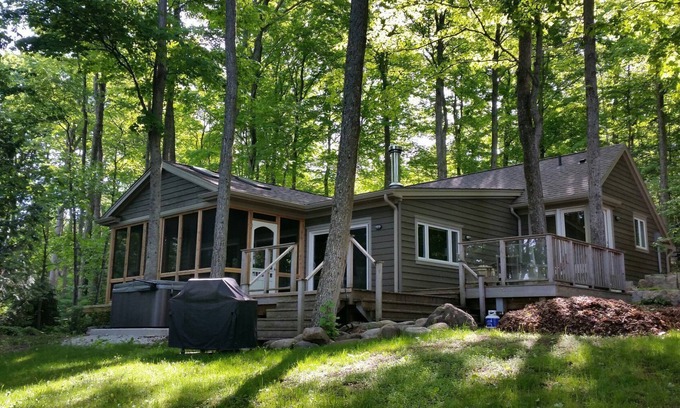Grey Highlands Cottage | Lakefront Spectacle In Beaver Valley/Lake Eugenia
