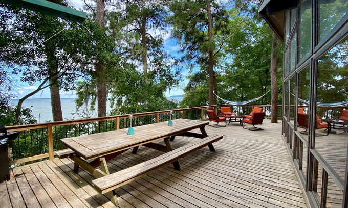 Pointblank Cabin | Lakefront “Treehouse”: Private Retreat in the Pines!