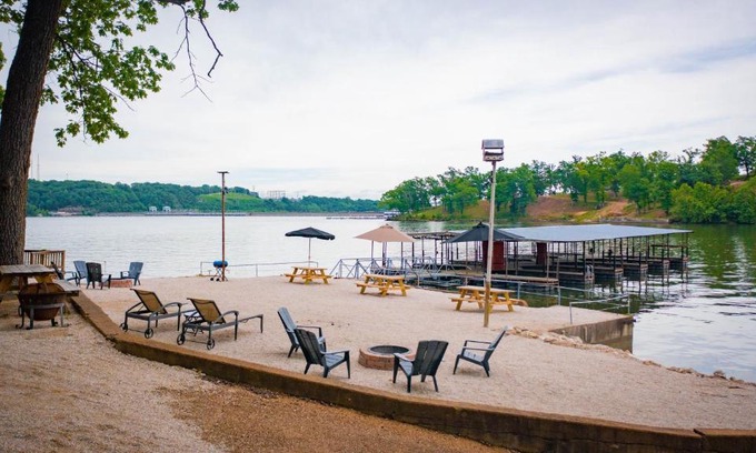 Lake Ozark House | Lakeshore Fishing Cabins All 6 cabins