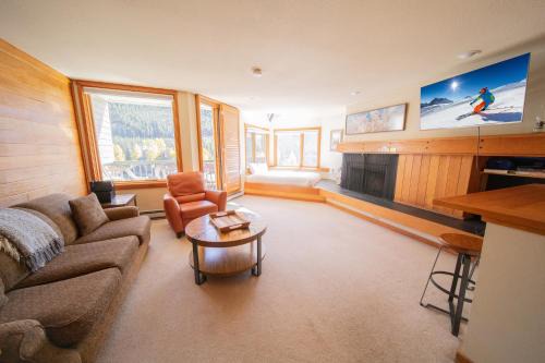 Lakeside Village House | Lakeside 1495 by SummitCove Lodging