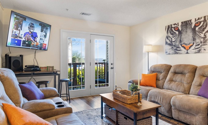 Keowee Condo | Lakeside Clemson Condo With 4K/Surround Sound/Xbox/Coffee Bar/Private Bathrooms