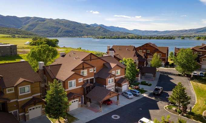 Ogden Condo | Lakeside Condo w/Private Hot Tub & Snowbasin Views