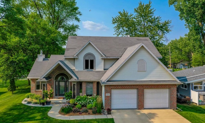 Monona House | Lakeside Haven: 3 Bed on Lake Monona Channel w/Easy Access to Downtown Madison