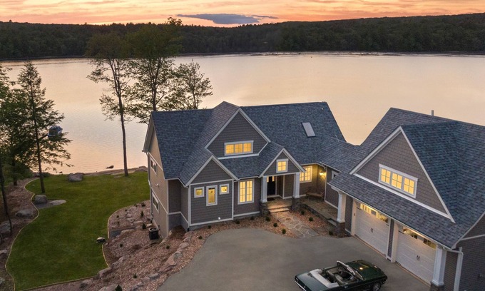Monticello House | Lakeside Lodge with Studio Apartment