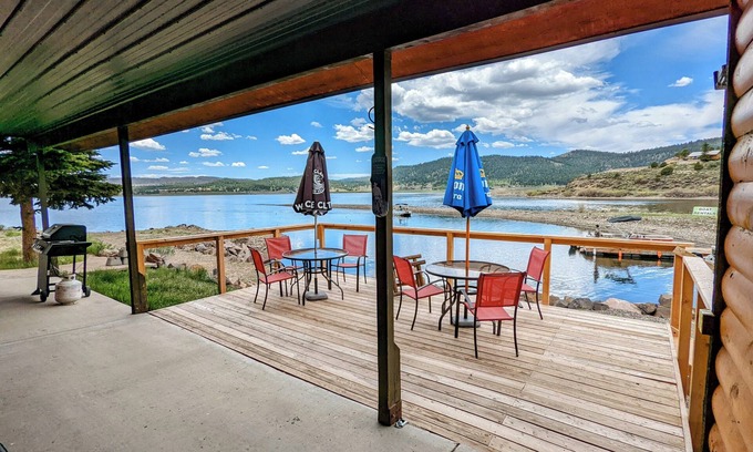 Mammoth Creek Cabin | Lakeside lodging, fishing and recreation.