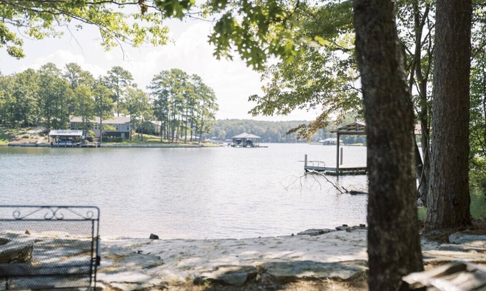 Dadeville Apartment | Lakeside Retreat (Mark Robert)