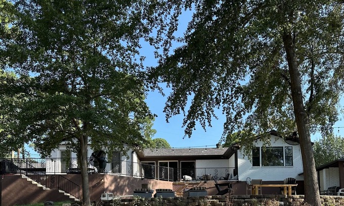 Gladewater House | Lakeside Retreat on Lake Gladewater