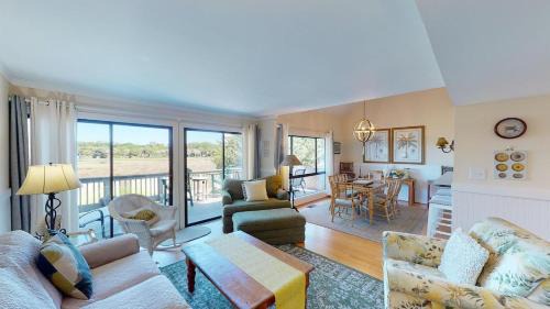 Litchfield by the Sea Villa | Lakeside Retreat Spacious 3BR 2BA Resort Amenities
