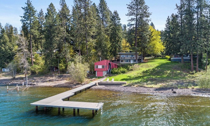 Harrison House | Lakeside Serenity | Retro Cabin | Great Dock | Private Suite