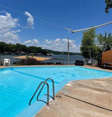 Lake Ozark House | Lakeside Stay For Two By Wet Feet Retreats