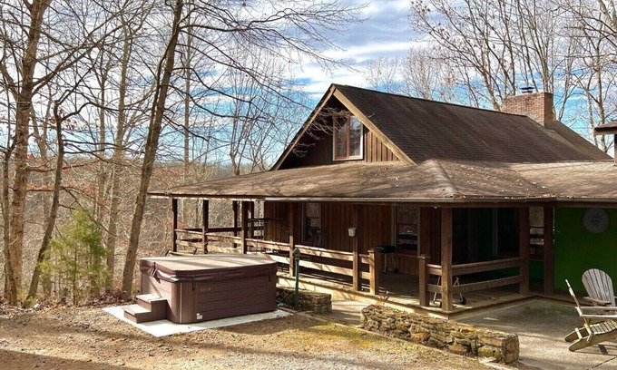 Franklin Cabin | LakeTrail Cabin suite w/hottub opt LT1