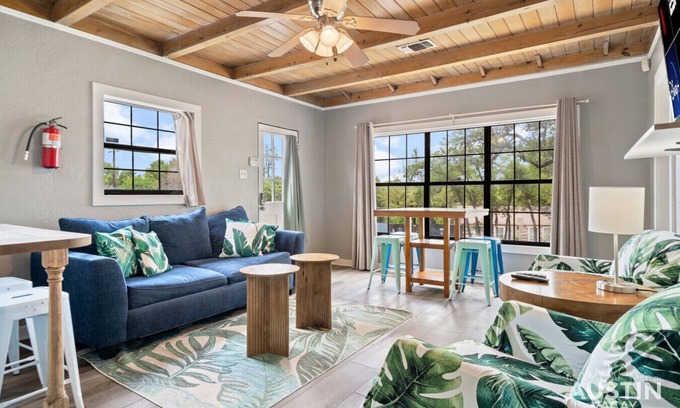 Leander Apartment | LakeTravis Bungalow8