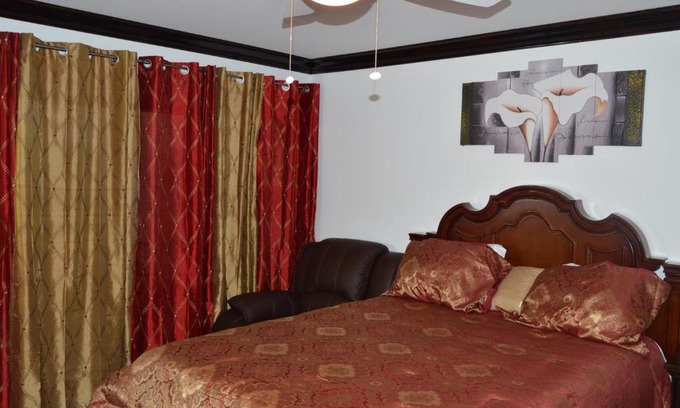 Downtown Apartment | Lakeview Studio Apartments On Golf Course