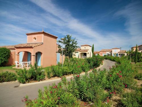 Homps House | Lakeview Villa with Garden