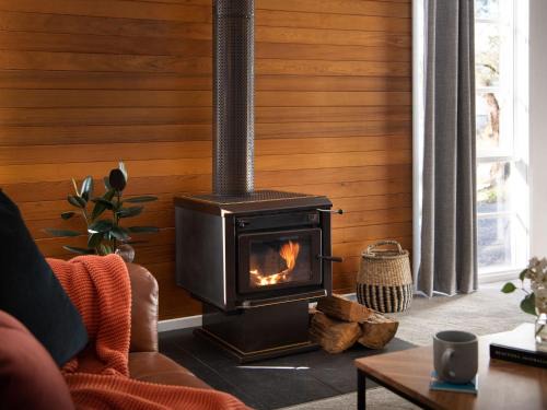 Daylesford House | Lakewood minutes walk to Lake Daylesford