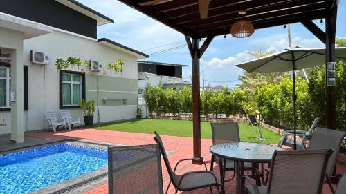 Malacca City House | LAMAN KASEH Homestay Bukit Katil 4bedroom with Swimming Pool