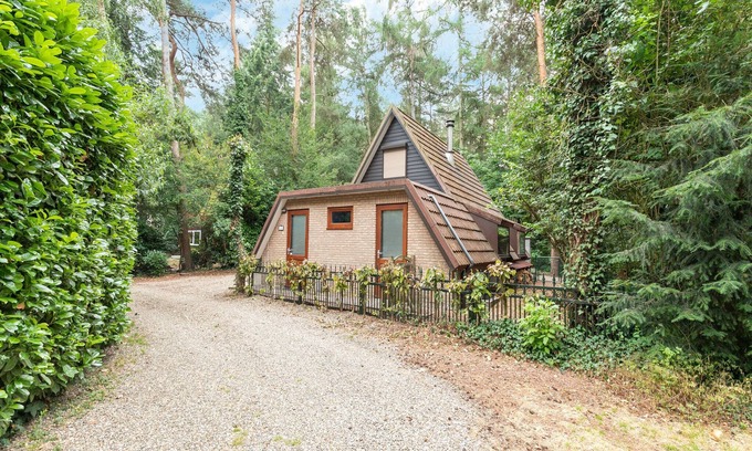 Rekem House | Lanaken Luxe Garden Retreat