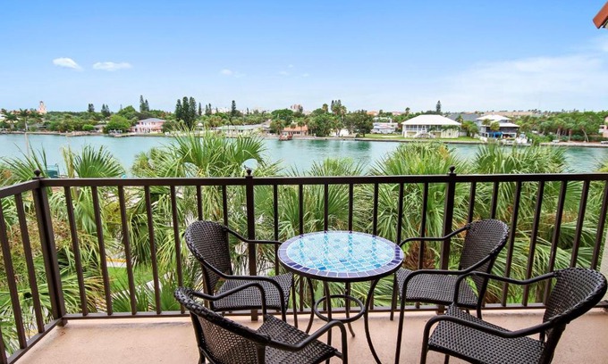 Sunset Beach House | Land's End 1-406 Bay Front