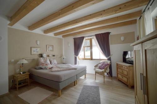 Vestenbergsgreuth Apartment | Landgut Seebühne - Apartment mit Seeblick im Steigerwald
