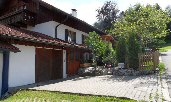 Irsengund Apartment | Landhaus Engelhardt in a quiet, sunny location with mountain views Whg. 1
