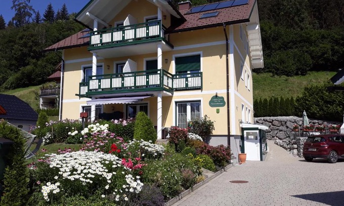Thorl Apartment | LANDHAUS JASMIN ausgezeichnet mit 4 Kristallen - FW Zinkenblick