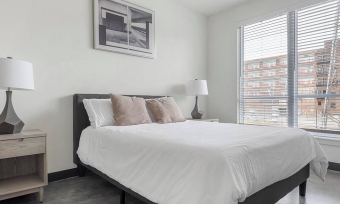 Downtown St. Louis Apartment | Landing at 11th & Spruce - 1 Bedroom in Downtown