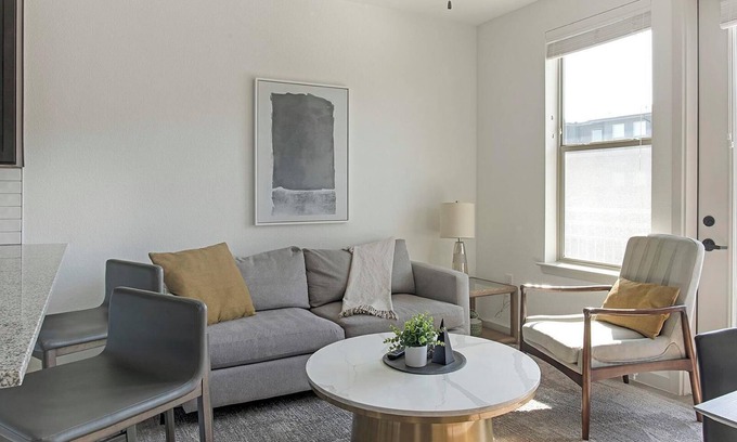 Dallas Apartment | Landing at Cedar Lakes - 1 Bedroom in Dallas