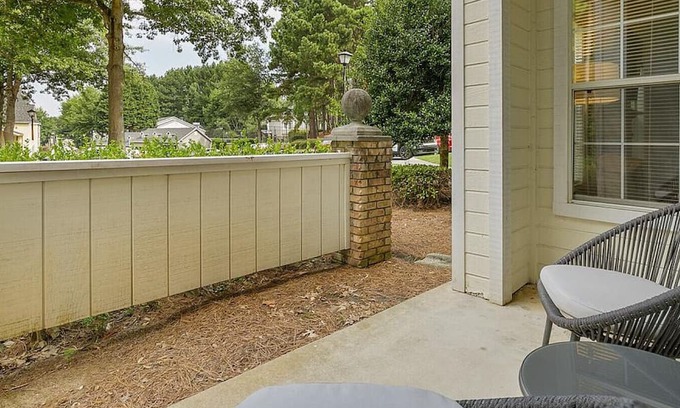 Winston - Salem Apartment | Landing at Crowne Oaks - 2 Bedrooms in Downtown Winston Salem