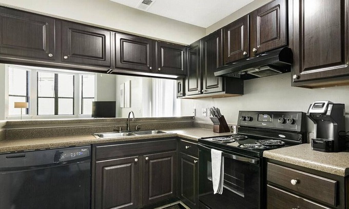Greensboro Apartment | Landing at Drawbridge Creek - 1 Bedroom in Downtown Greensboro