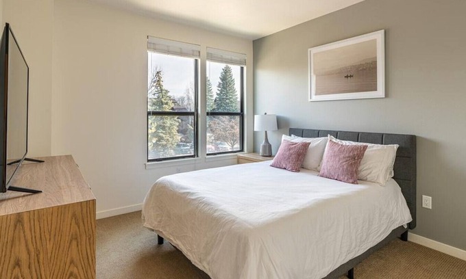 Boulder Apartment | Landing at Gunbarrel Center - 1 Bedroom in Gunbarrel