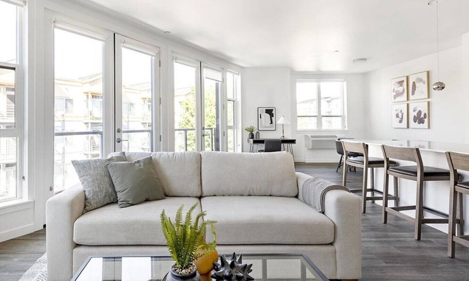 Hayden Island Apartment | Landing at Harbor Sky - 2 Bedrooms in Bridgeton