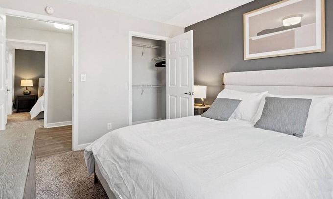 Southaven Apartment | Landing at Oak Hollow Apartments - 2 Bedrooms in Downtown Southaven