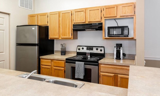 Jacksonville Apartment | Landing at Oaks at Normandy - 3 Bedrooms in Rolling Hills