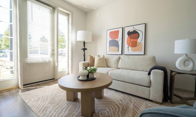 Charlotte Apartment | Landing at Pine 25 North End - 1 Bedroom in Try.
