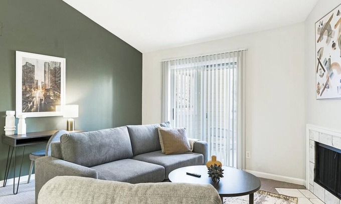 Buechel Apartment | Landing at The Overlook at St. Thomas Apartments - 2 Bedrooms in Downtown Louisville
