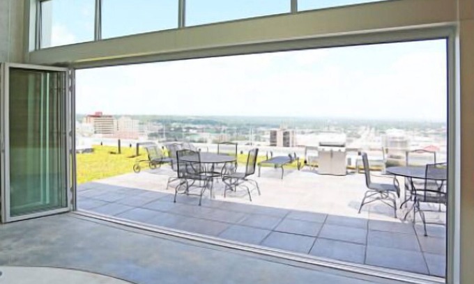 Downtown Omaha Apartment | Landing at Wire - 2 Bedrooms in Downtown