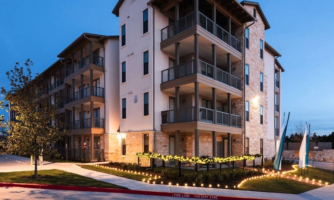 Austin Apartment | Landing | Beautiful 1BD, Pool, Clubhouse