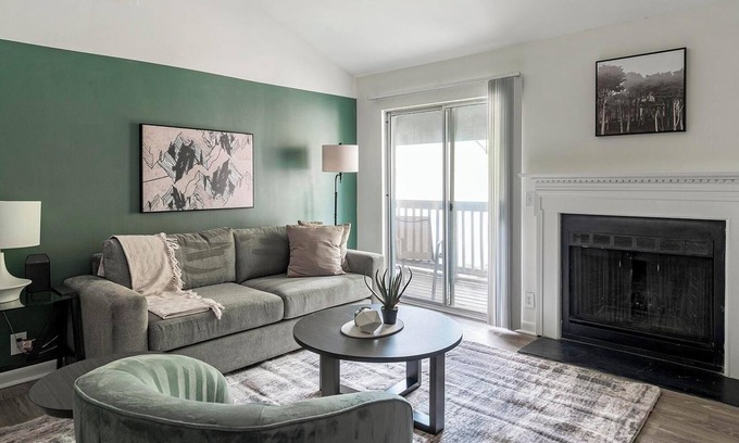 Green Hills Apartment | Landing | Beautiful 1BD, Courtyard, Pool