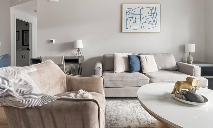 Townsite Apartment | Landing | Beautiful 2BD, Rooftop Lounge, Pool