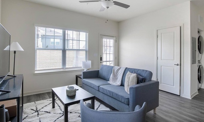 Fort Worth Apartment | Landing | Chic 1BD, Pool, Yoga Studio