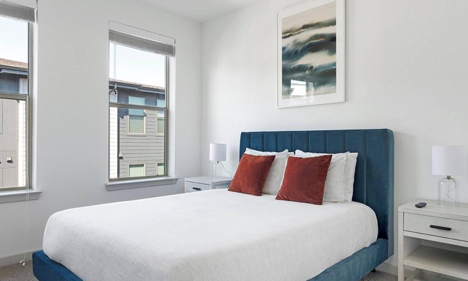 Dallas Apartment | Landing | Chic 1BD, Pool, Clubhouse